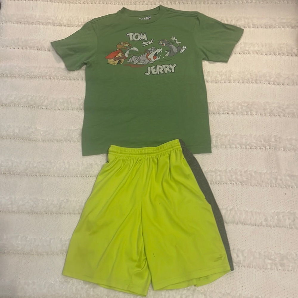 Old Navy collectibles tom and Jerry T-shirt & athletic shorts boys size L 10 12